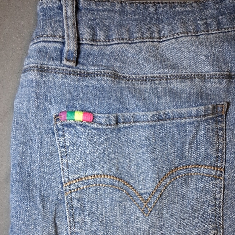 Levi's Light Blue Denim Frayed Hem Women's Shorts - Picture 6 of 8